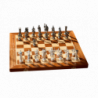Eleganckie szachy z posrebrzanymi figurami na drewnianej szachownicy